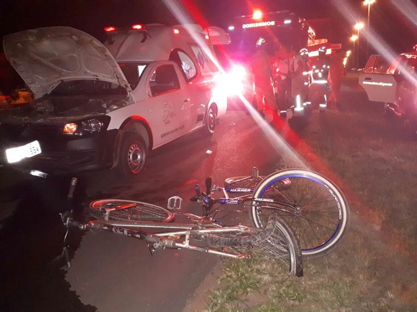 ambulância atropela ciclistas