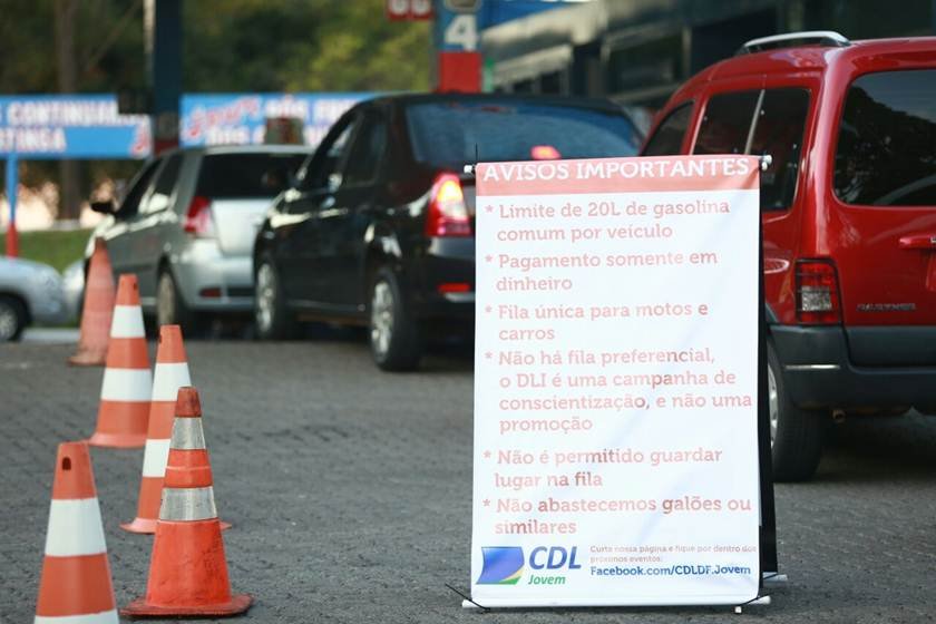 Preço da gasolina baixa e cai a R$ 6,47 no DF. Saiba onde abastecer –  Jornal TaguaCei