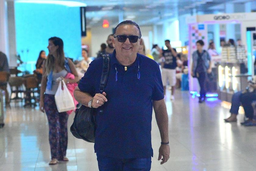 aaa356684_galvao_bueno_embarca_para_ensaio_de_sua_peca_no_aeroporto_santos_dumont_exclusiva_g