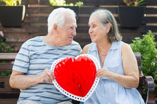 Com mais de 80 anos, casal comemora primeiro dia dos namorados juntos