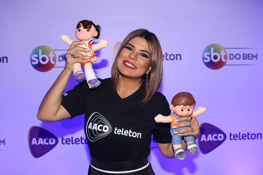 304752_daniela_albuquerque_mara_maravilha_e_outros_no_segundo_dia_de_teleton_sp_0511_g