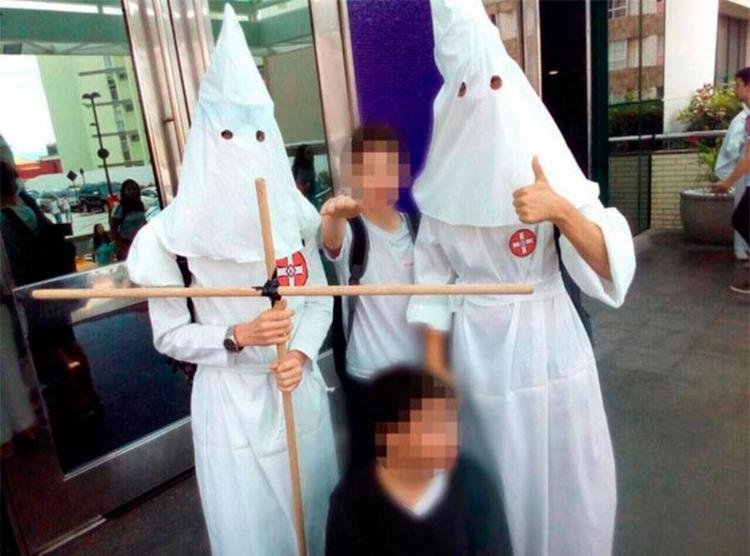 Alunos colegio anchieta Ku klux klan