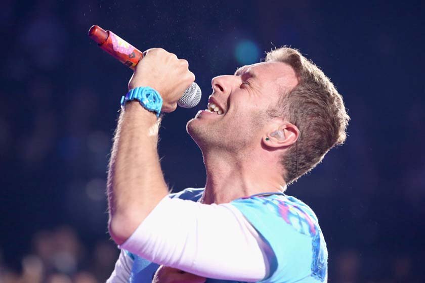 Chris Martin cantando