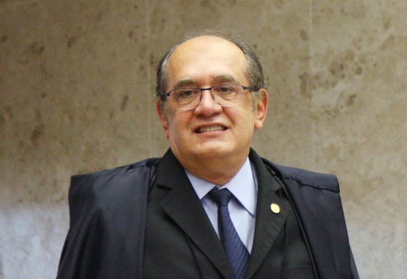 Aos 65 anos, Gilmar Mendes toma vacina contra a Covid-19 em Brasília