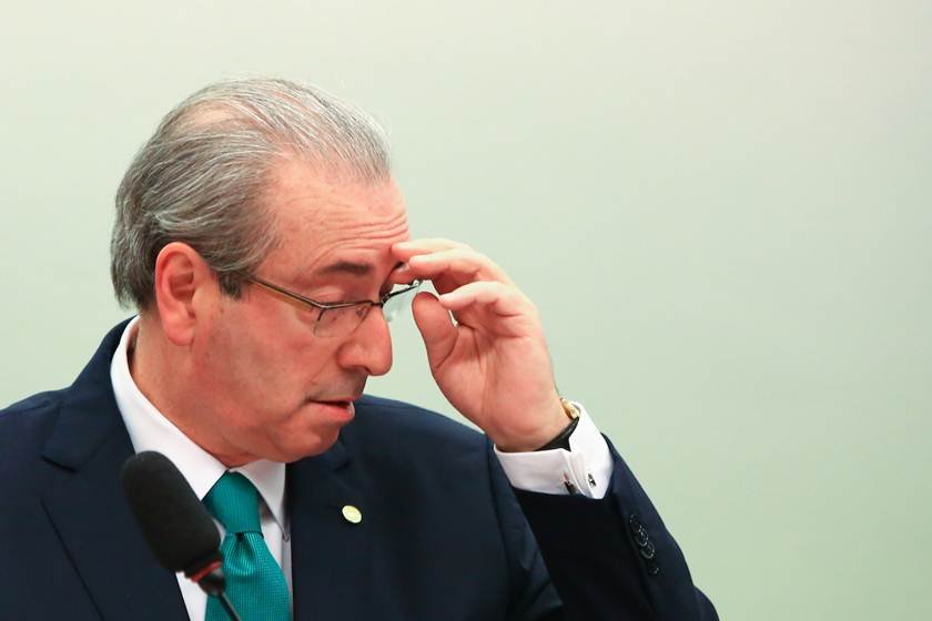 Eduardo Cunha coçando a testa