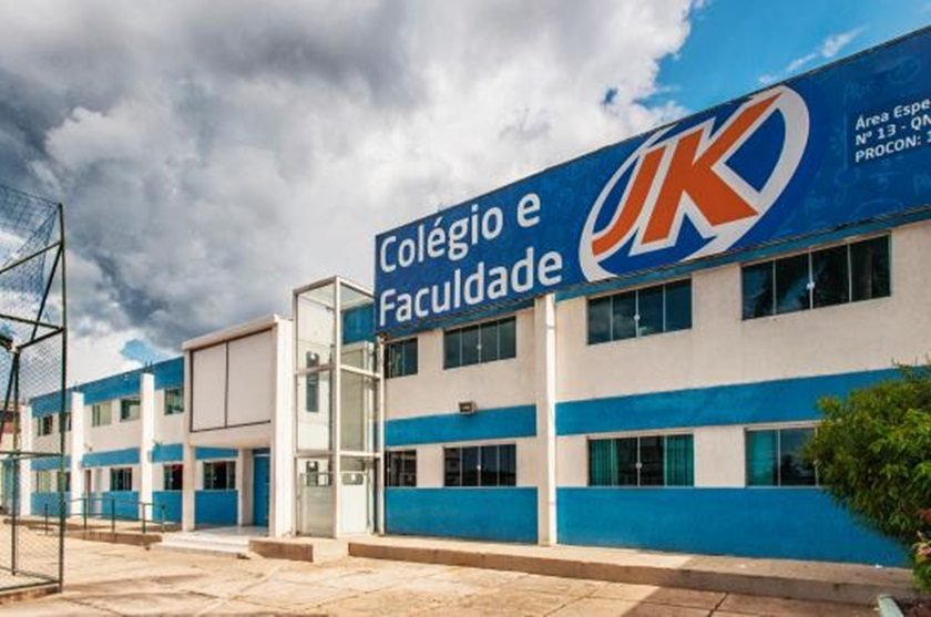 JK descarta homofobia ao demitir professor que se vestiu 