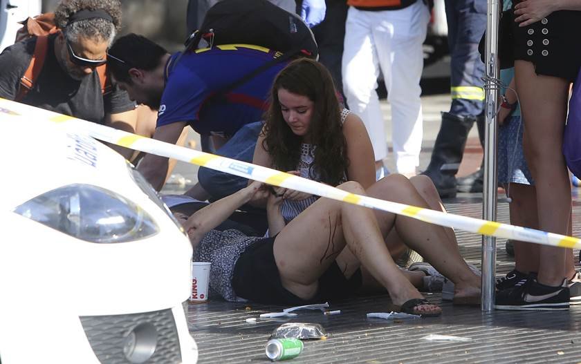 Atentado em Barcelona deixa dois mortos; polícia considera ação como terrorismo