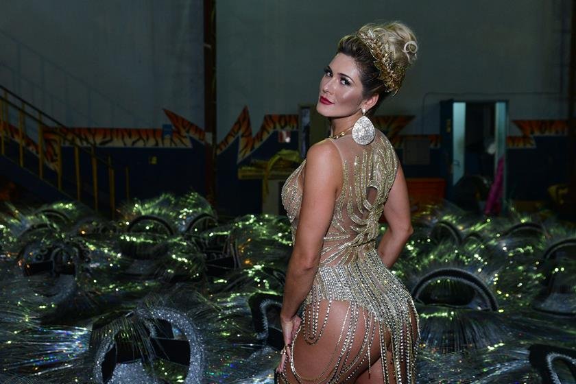 livia377834_livia_andrade_se_emociona_e_vai_ate_o_chao_em_ultimo_ensaio_da_imperio_de_casa_verde_g