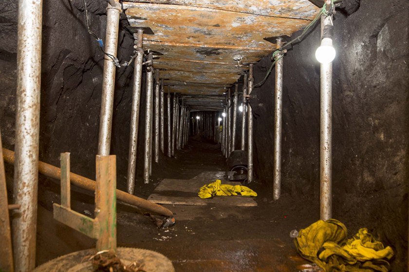 Polícia encontra túnel que leva a cofre de banco em SP