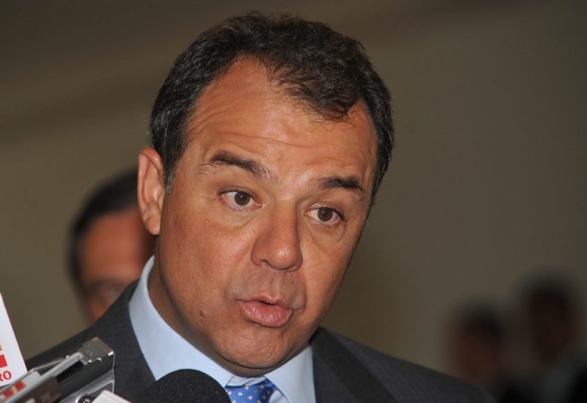 Sérgio Cabral falando a imprensa- metropoles