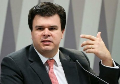 https://uploads.metropoles.com/wp-content/uploads/2017/10/25144857/fernando-filho-marcelo-camargo-agencia-brasil22115116.jpg
