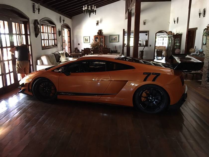 Lamborghini Gallardo avaliada em R$ 680 mil que pertence ao empresário Pedro Bettim Jacobi, 40 anos, indiciado pela Polícia Civil por furto qualificado, estelionato, apropriação indébita e extorsão