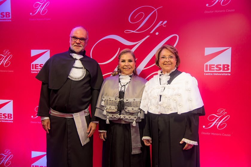 Cerimônia Honoris Causa prestigia personalidades no IESB