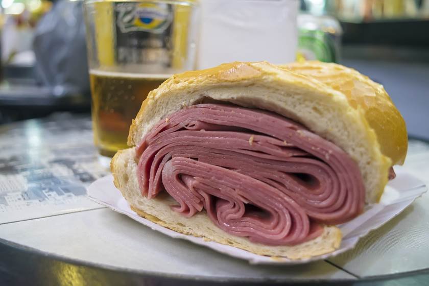 Traditional mortadela sandwich of Sao Paulo, Sanduiche de mortadela tradicional paulista