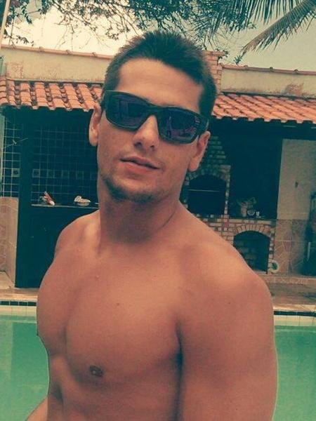 motorista-gato-que-devolveu-a-mala-de-bruna-marquezine-felipe-ribeiro-e-casado-e-tem-um-filho-1510057266346_v2_450x600