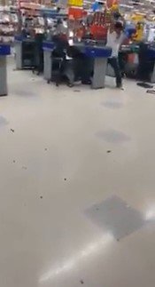 Homem quebra monitores em unidade do Extra