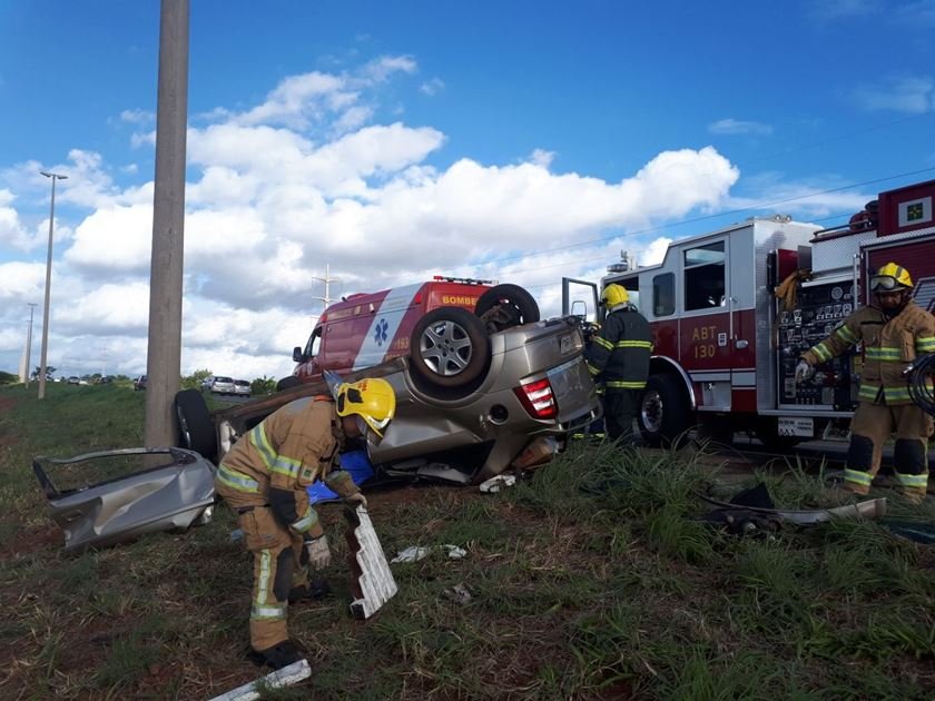 Homem morre em capotamento na BR-060 | Metrópoles