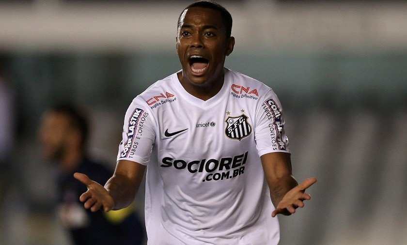 Robinho, jogador do Santos, comemora gol