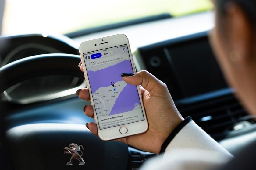 Cabify segue Uber e terá tarifa dinâmica em período de alta demanda - Metrópoles