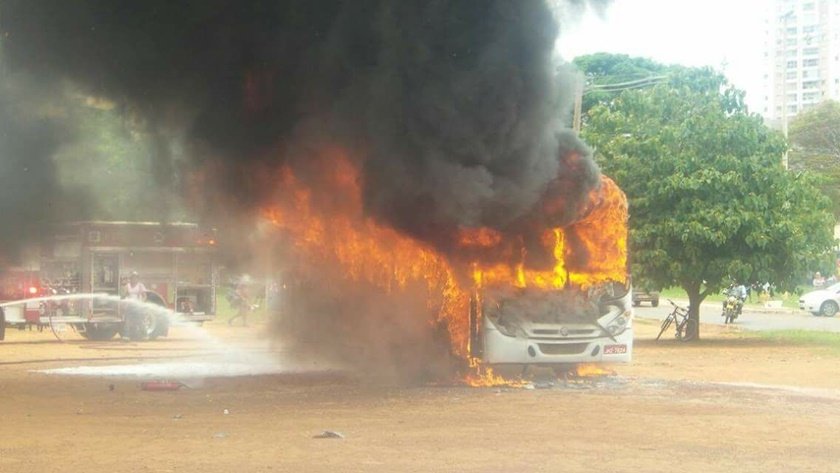 fogo em ônibus no Gama
