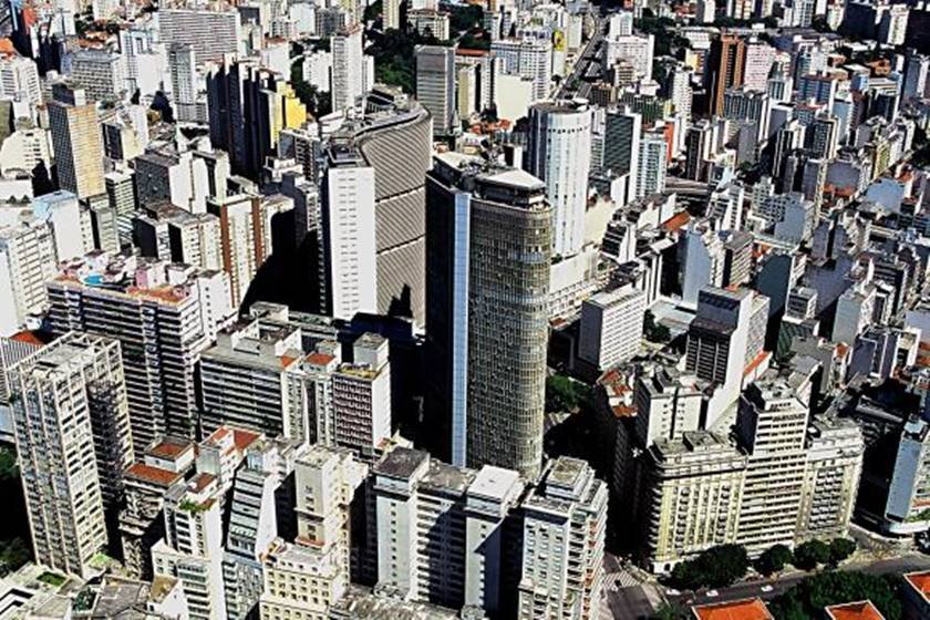 Imagem de um "mar de prédios", um ao lado do outro, no centro de São Paulo - Metrópoles