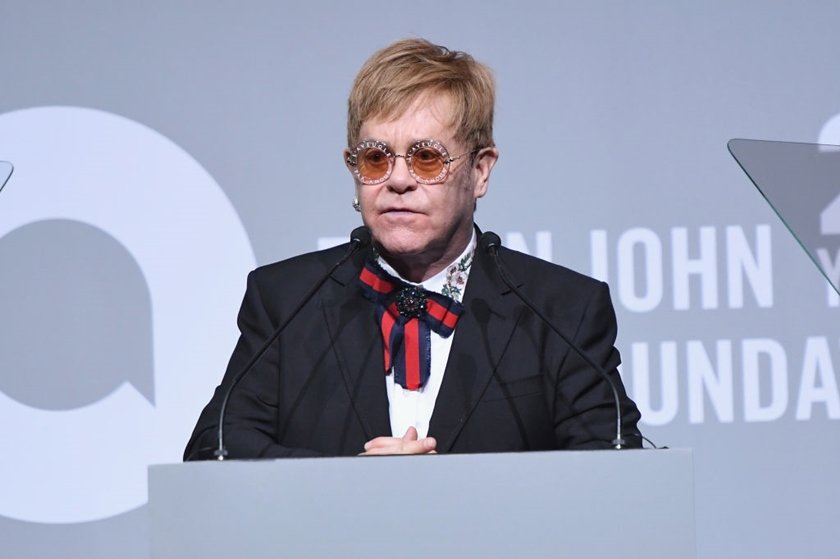 Elton Jonh, de 74 anos, testa positivo para a Covid e cancela shows