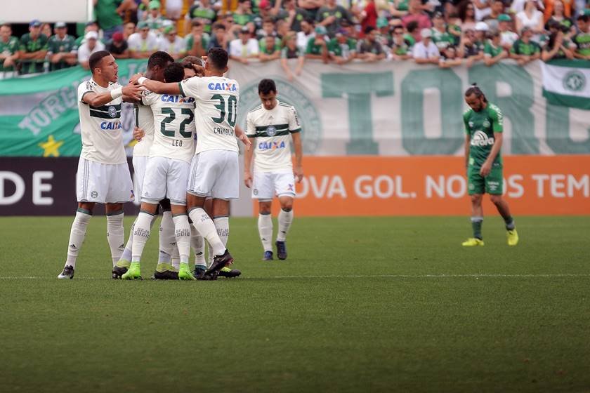 Chapecoense Vence No Fim, Vai à Libertadores E Rebaixa O Coritiba ...