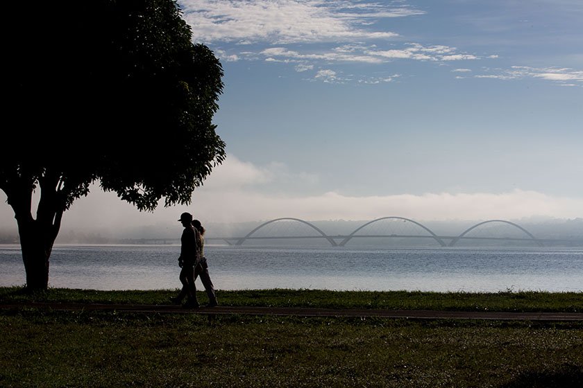 Tempo nublado no Lago Sul – Neblina – Ponte jk – Caminhada – Parque Peninsula