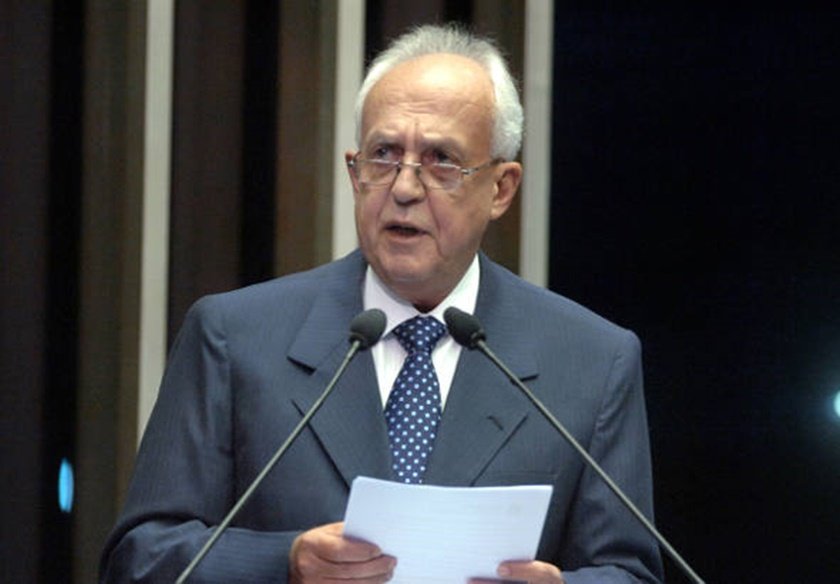 Jarbas Vasconcelos se licencia do Senado para tratamento de saúde