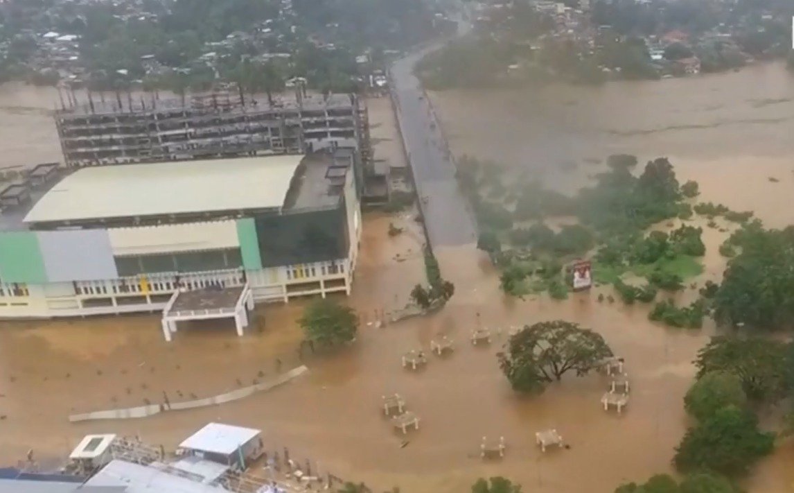 Inundação e deslizamento de terra matam mais de 100 pessoas — Filipinas Inundação e deslizamento de terra matam mais de 100 pessoas — Filipinas