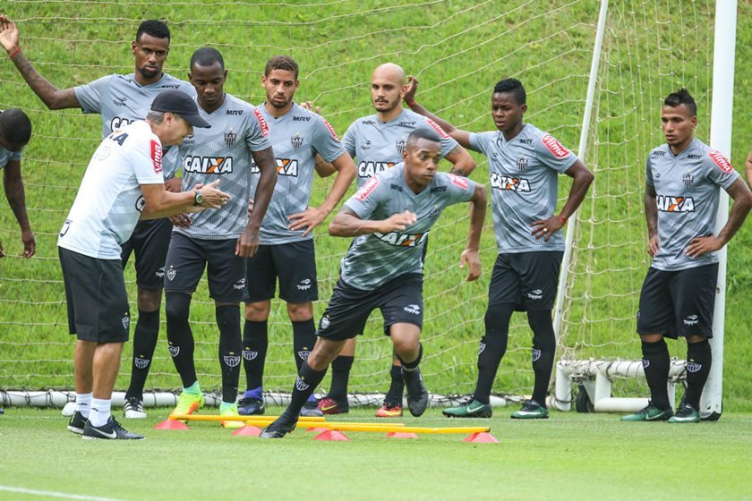 Sem mercado na Europa, Robinho volta ao Santos para ganhar fortuna por mês  - Fotos - R7 Futebol