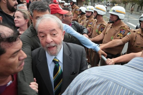 Lava Jato sobre Lula: “Dá pra gritar gol quando ele se ferrar?”