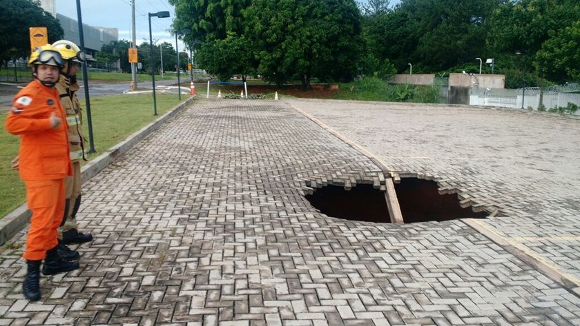 cratera setor de embaixadas sul