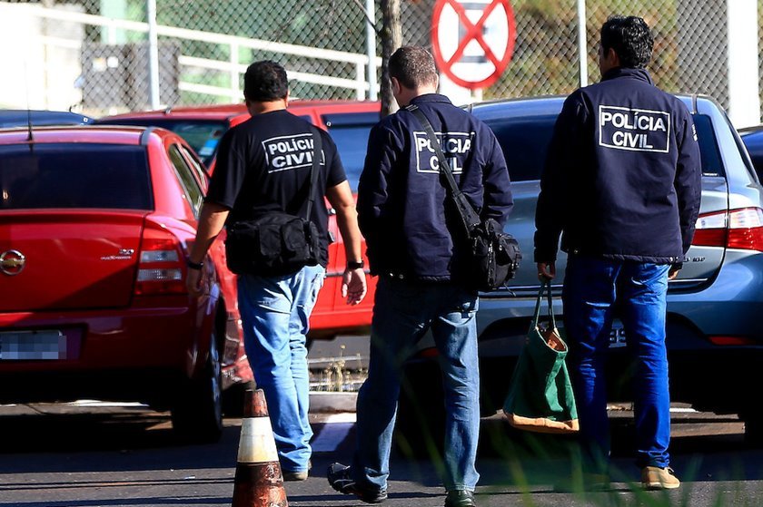 policiais
