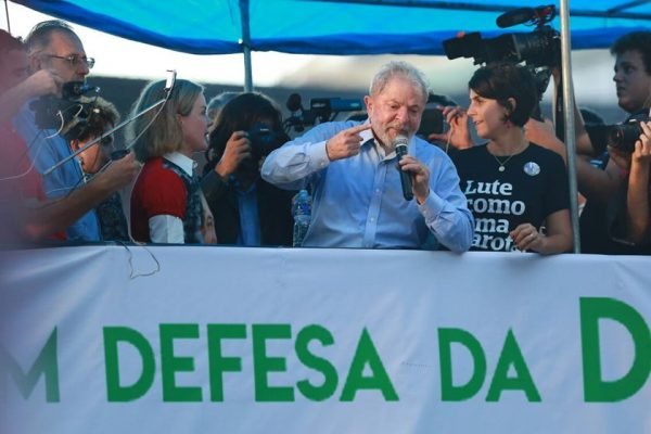 Lula discursa POA