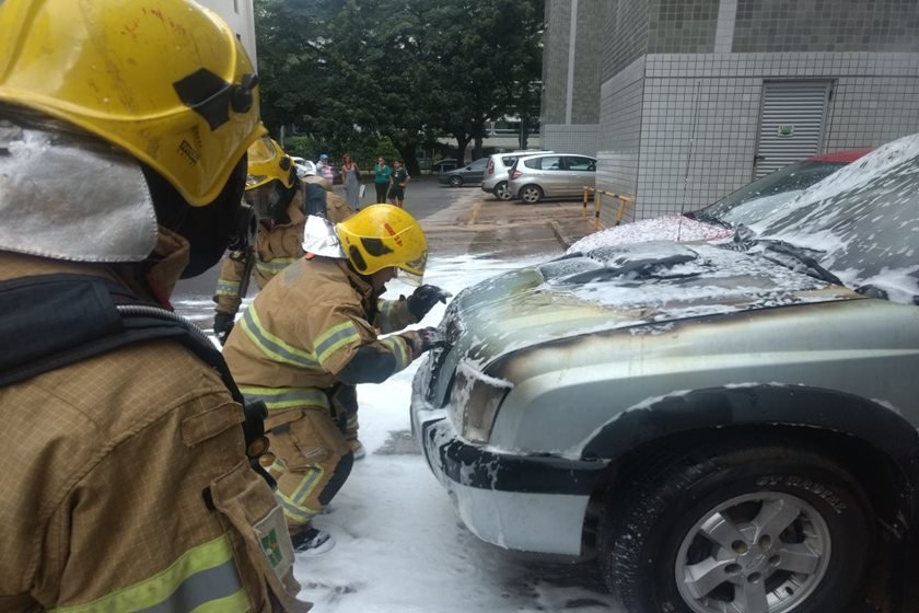 Incêndio em carro