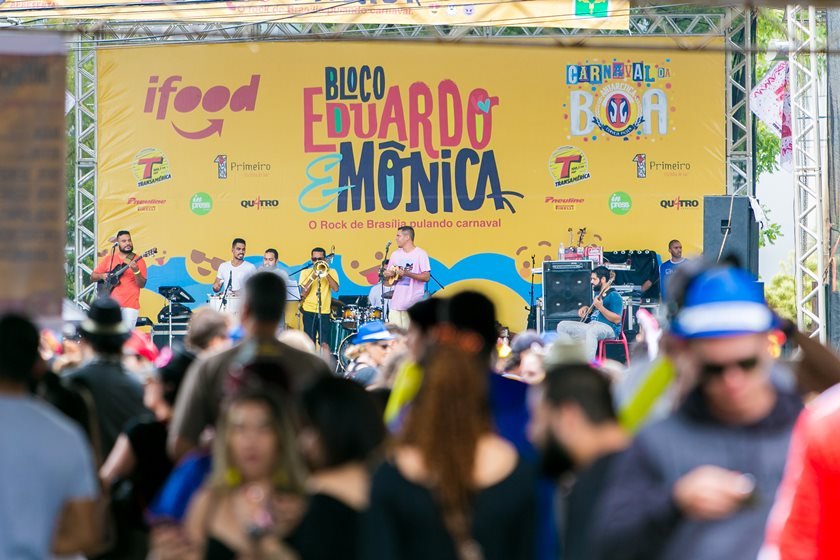 Bloco Eduardo e Monica