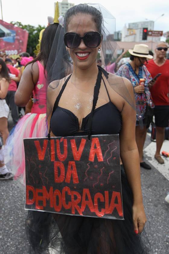 DESFILE DO BLOCO ENTAO BRILHA EM BH