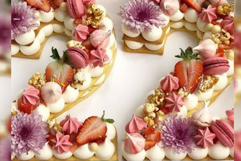 Bolo Decorado Macarons e Frutas - Cake Designer - Via WhatsApp