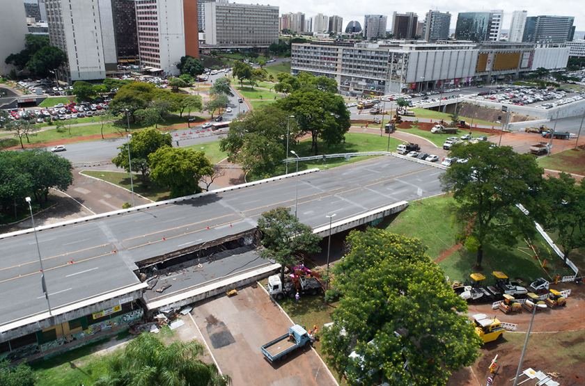 Queda do viaduto no eixão sul