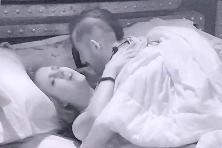Sexo anal com gozada dentro Vídeo sexo bbb