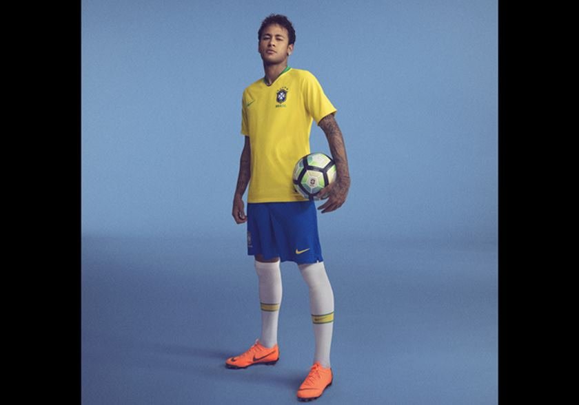 CBF apresenta novo uniforme com segunda camisa em tonalidade