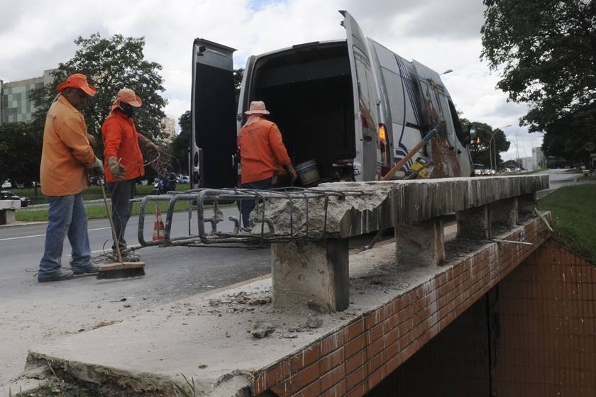 Novacap faz trabalho preventivo em tesourinhas da Asa Sul