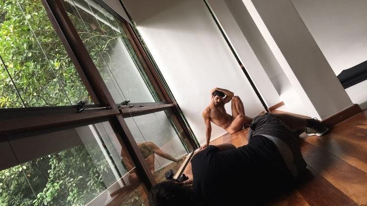 anderson-tomazini-que-interpreta-o-xodo-em-o-outro-lado-do-paraiso-faz-ensaio-sensual-1522954405605_v2_750x421