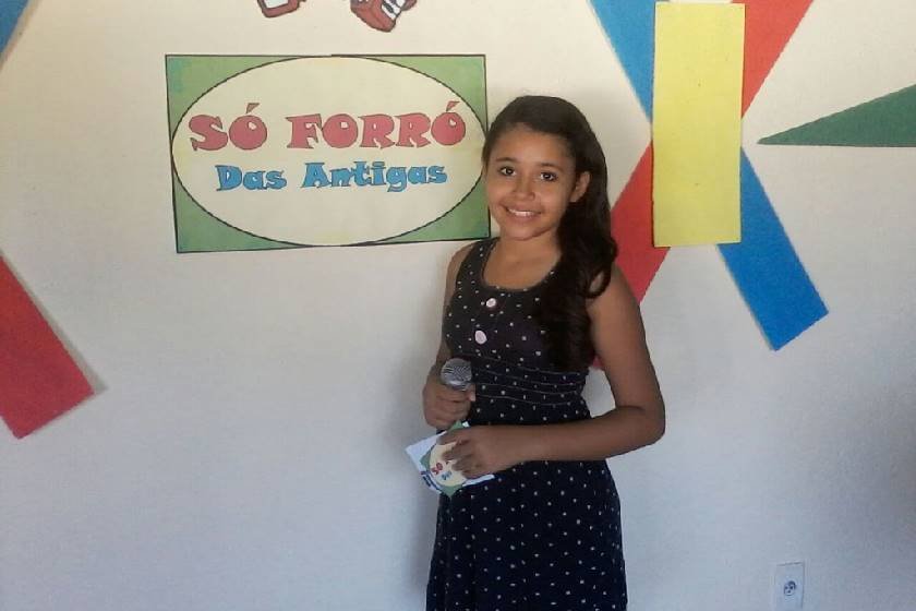 eduarda-brasil-gravando-videos-para-a-internet