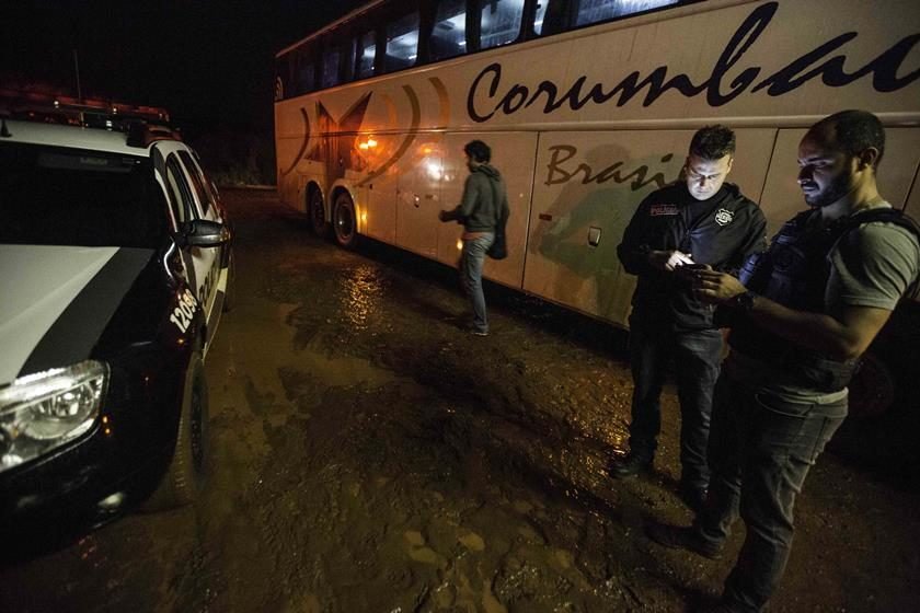 Pol cia disparo contra nibus da caravana de Lula foi intencional