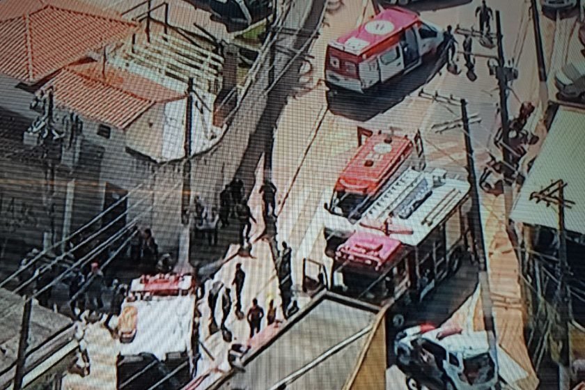 SP: Acidente entre van e caminhão deixa feridos