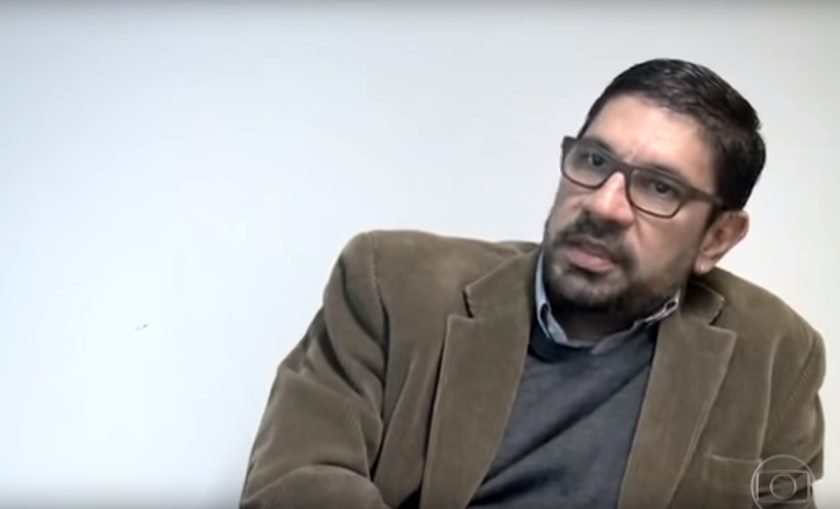 Tribunal do Juri - Sérgio Moro contesta juiz e mantém extradição de Raul Schmidt.