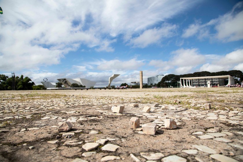 Malconservada, Pra&ccedil;a dos Tr&ecirc;s Poderes passar&aacute; por obras | Metr&oacute;poles