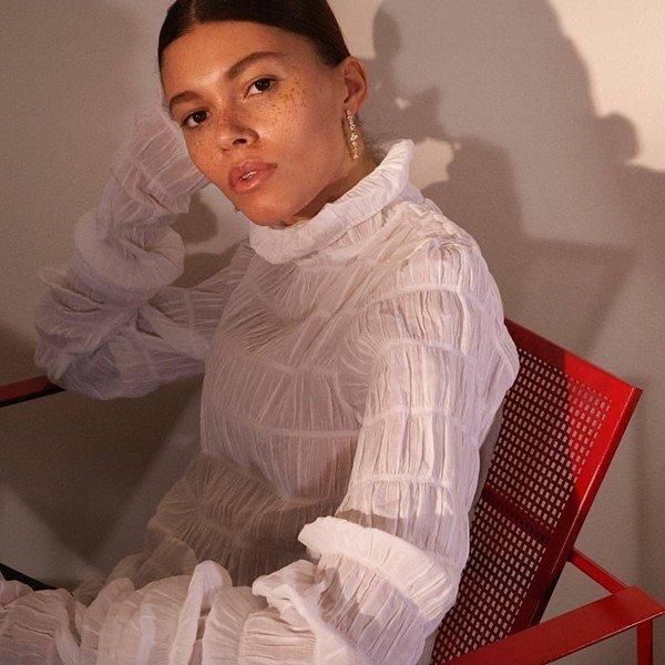 Danielle Lashley é britânica e deixou de ser gaçonete para se tornar uma grande descoberta no universo fashion. Com suas sardas, ela já se tornou umas das musas da Louis Vuitton